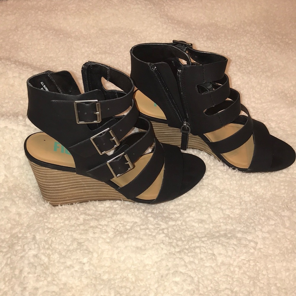 fig & ivy black strappy wedges